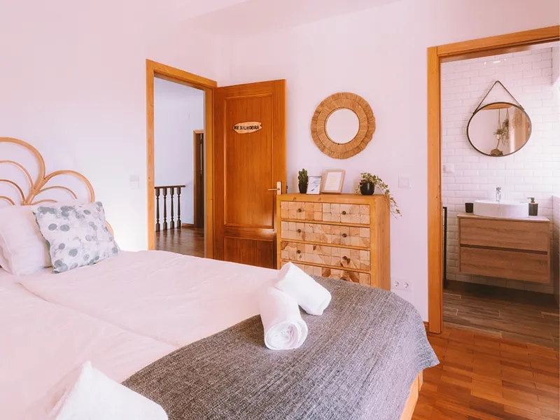 Cliff_Surfhouse_Deluxe_Doubleroom_Mexi01 Cliff Surf House Portugal Santa Cruz - Rooms