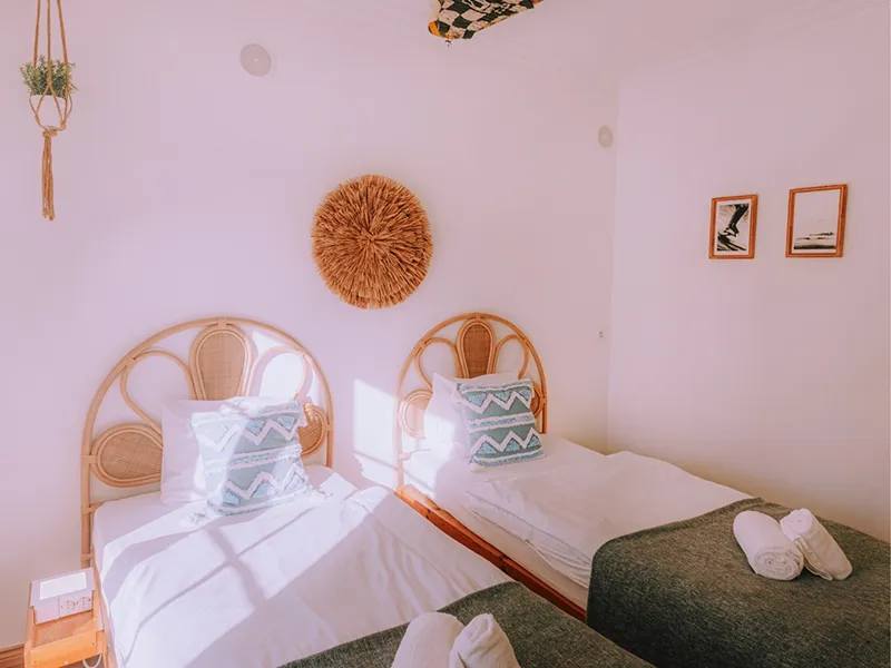 Cliff_Surfhouse_Twin_Room_Quarenta03 Cliff Surf House Portugal Santa Cruz - Rooms