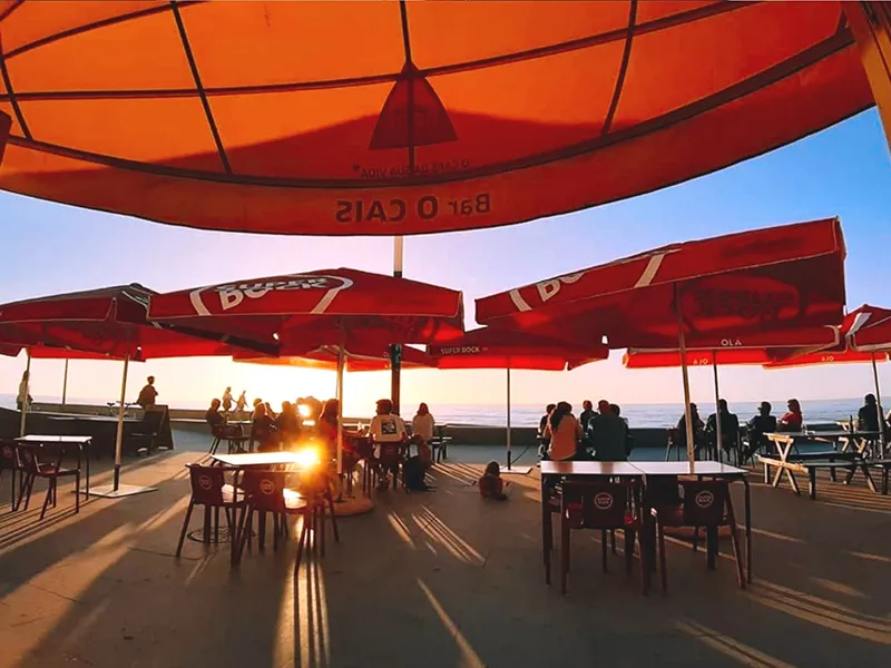 cliff-surf-house-santacruz-nightlife03 Cliff Surf House Portugal Santa Cruz - nightlife